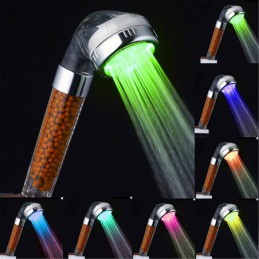 LED-käsisuihku seinään...